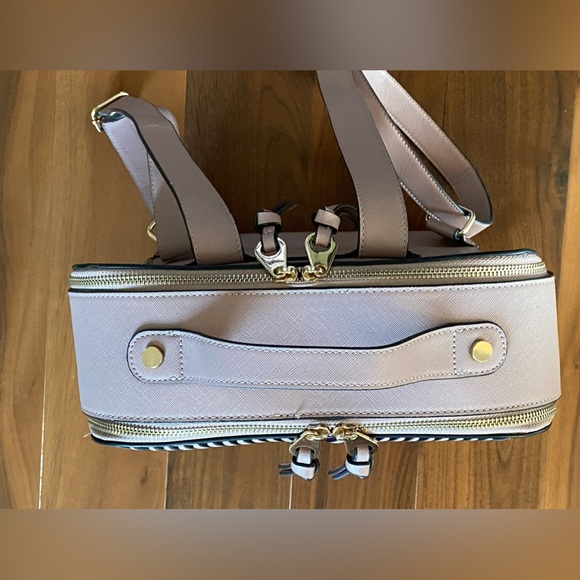 Backpack - Picture 4 of 8